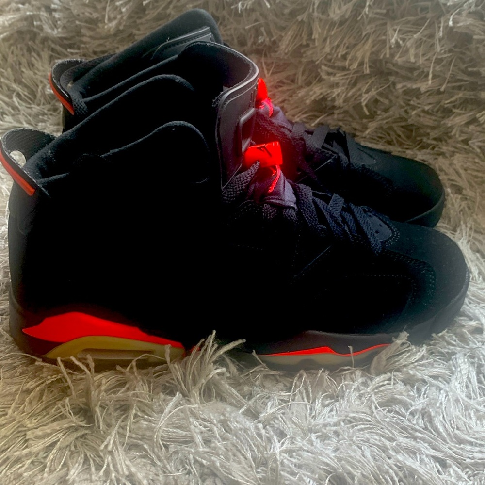Air Jordan 6 Retro BG size 7Y